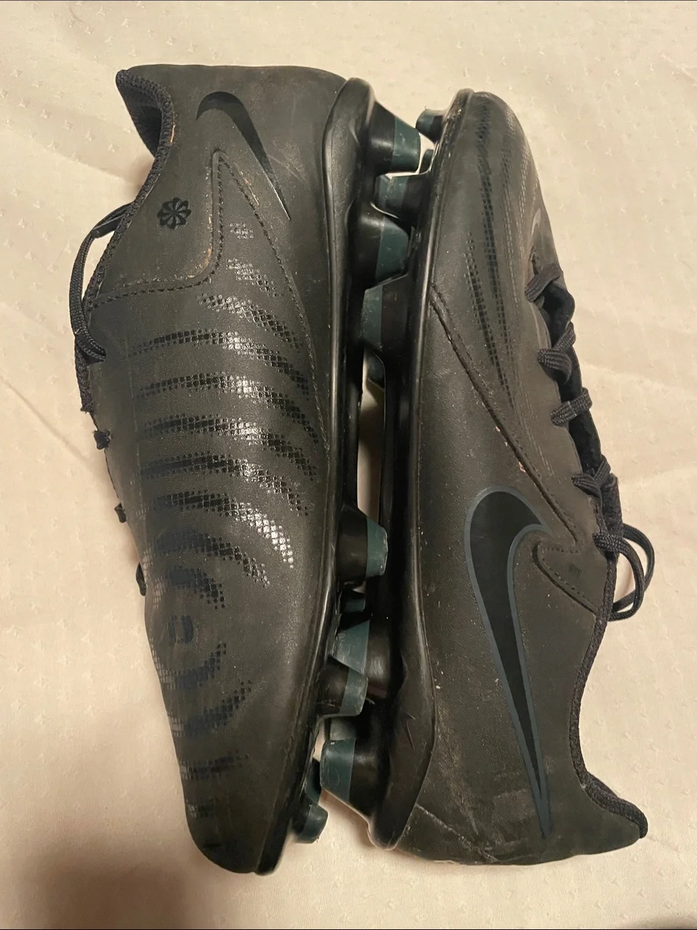 Nike Girls Black Athletic Lace-Up Soccer Shoes